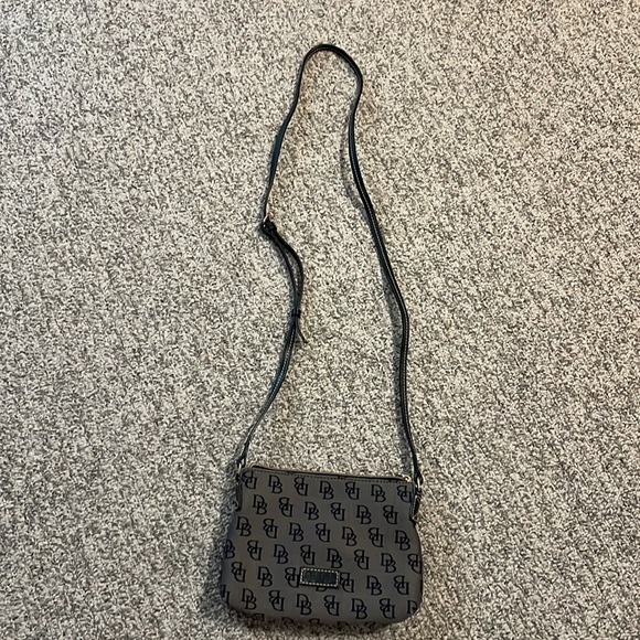 Dooney and Bourke cross body bag - Picture 4 of 8